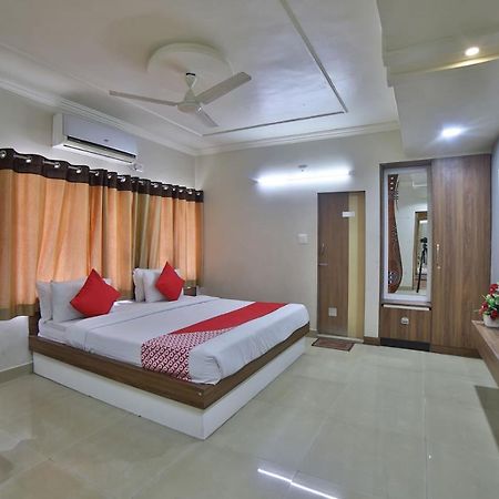 Oyo 41929 Hotel Loyal Residency Jamnagar Ngoại thất bức ảnh
