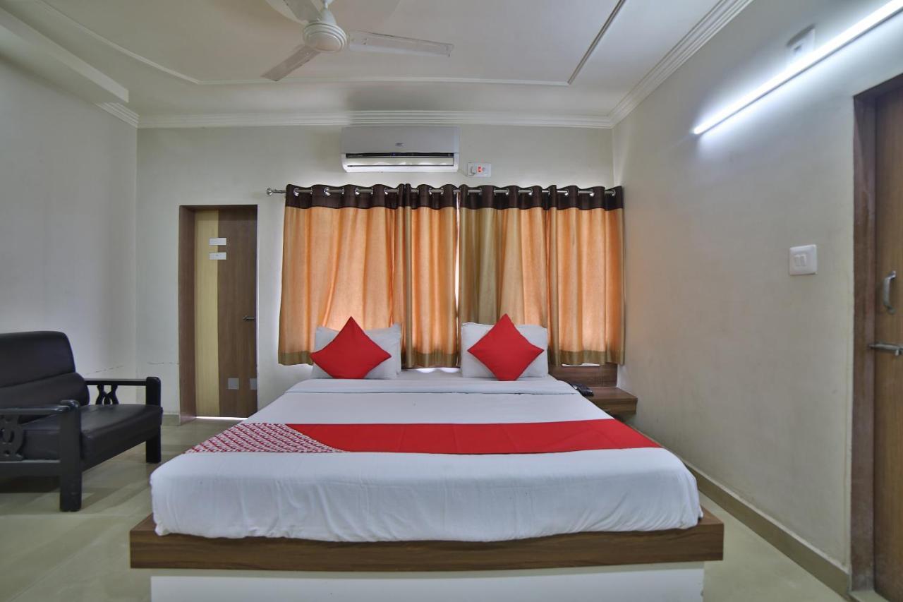 Oyo 41929 Hotel Loyal Residency Jamnagar Ngoại thất bức ảnh