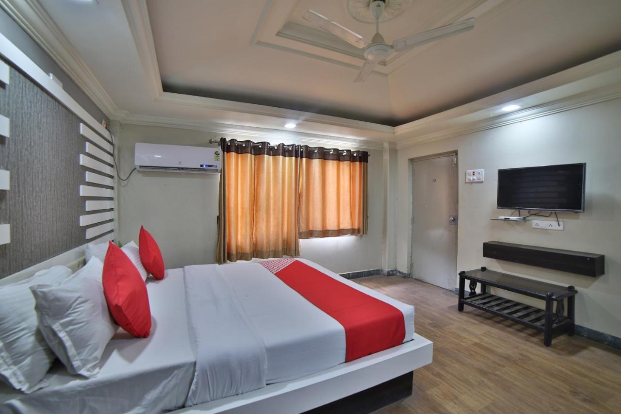 Oyo 41929 Hotel Loyal Residency Jamnagar Ngoại thất bức ảnh