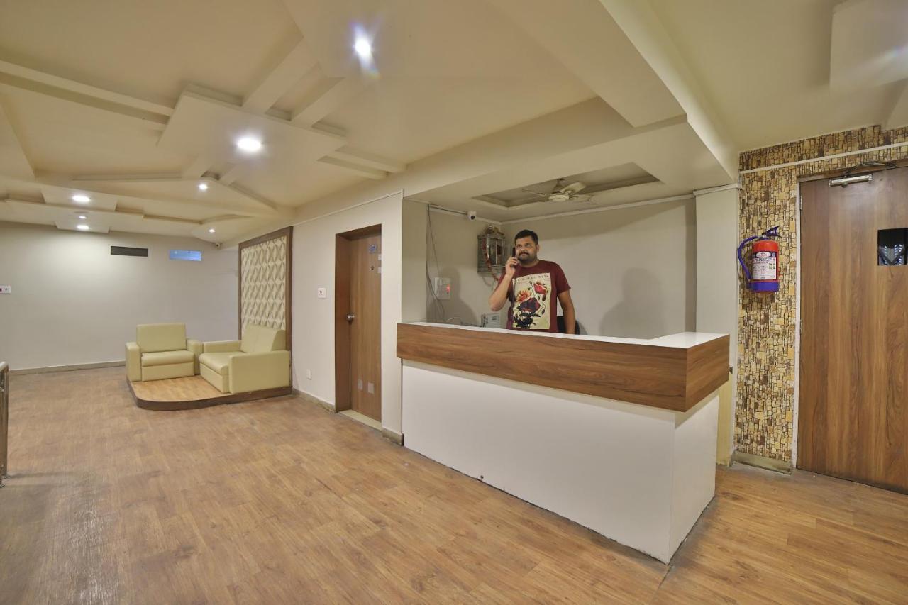 Oyo 41929 Hotel Loyal Residency Jamnagar Ngoại thất bức ảnh
