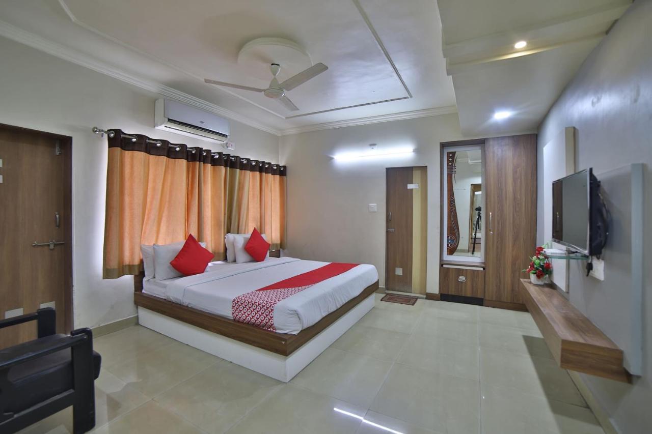 Oyo 41929 Hotel Loyal Residency Jamnagar Ngoại thất bức ảnh
