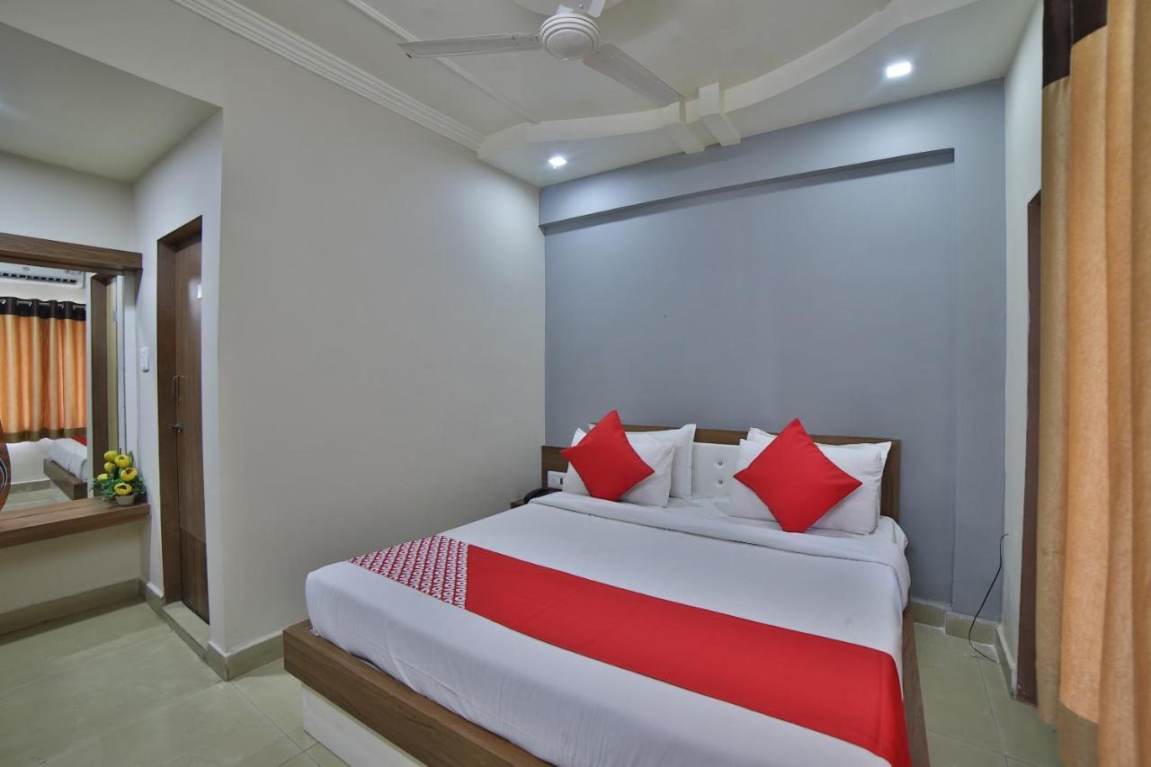 Oyo 41929 Hotel Loyal Residency Jamnagar Ngoại thất bức ảnh