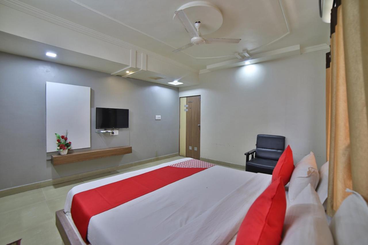 Oyo 41929 Hotel Loyal Residency Jamnagar Ngoại thất bức ảnh