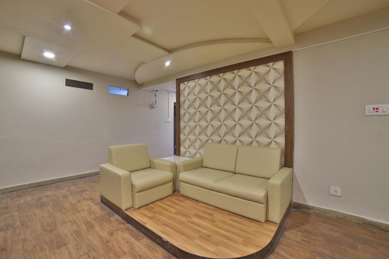 Oyo 41929 Hotel Loyal Residency Jamnagar Ngoại thất bức ảnh